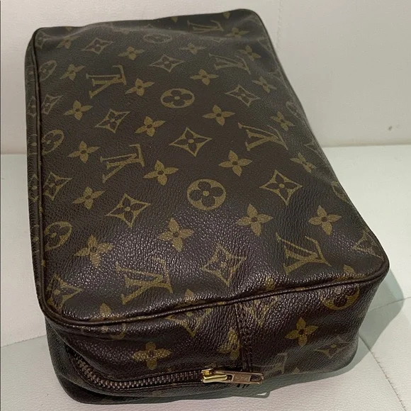 Authentic Louis Vuitton Monogram Compeigne Bag - Picture 4 of 12
